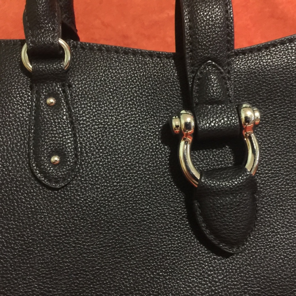 Black versatile hand carry / should hangbag - Picture 3 of 6